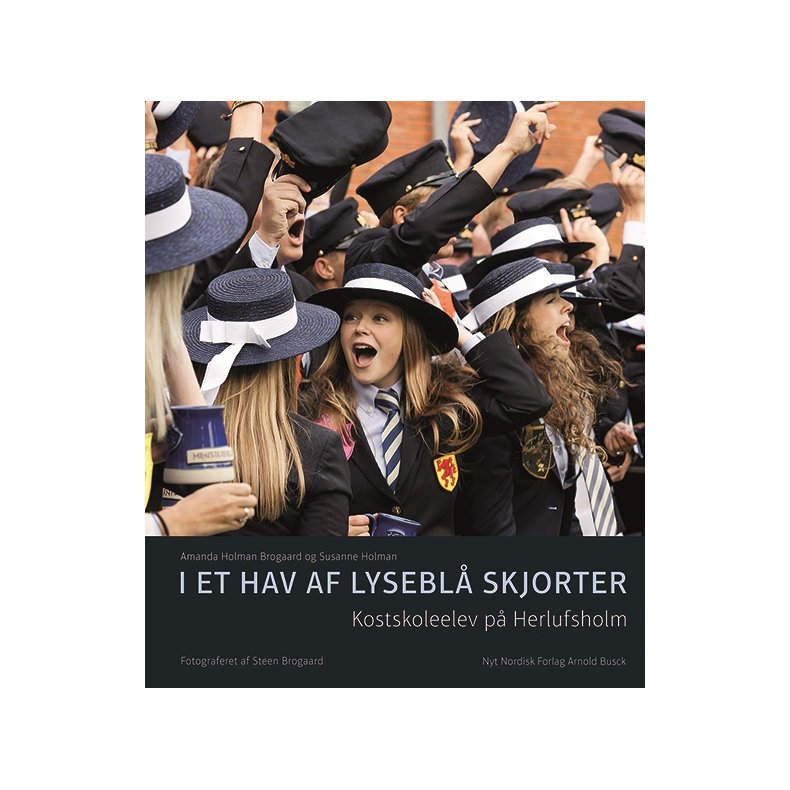 I et hav af lysebl skjorter Kostskoleelev p Herlufsholm